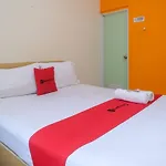RedDoorz @ Jalan Pramuka Manado