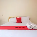 RedDoorz @ Jalan Pramuka Manado